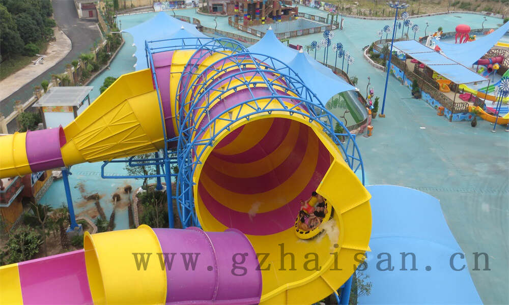 造型丰富的水上乐园设备