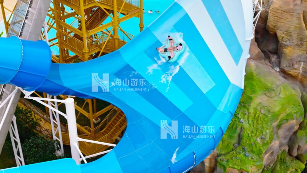 双重风暴，极致竞速——星际盘旋+巨浪翻滚组合引爆水乐园刺激体验