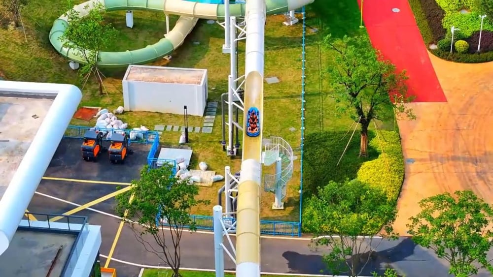 激流过山车｜当速度拥抱水花，掀起水上狂欢盛宴